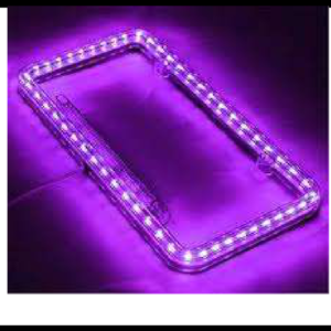 MARCO DE PLACA PARA MOTOCICLETA LED MORADO 3 FUNCIONES  ALTA , BAJA Y ESTROBO 12V PIEZA MEDIDAS: 22CM X 13CM